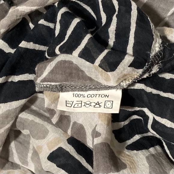 Rock Flower Paper Patterned Tunic | Size M | Resortwear | Breezy - Picture 7 of 10